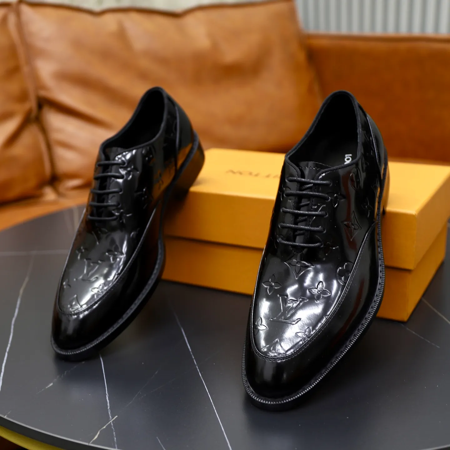 Men's shoes: 280🙅‍♂️🙅‍♂️🙅‍♂️Niuli Brand: LV Louis Vuitton Size: 39-44 (38, 45, 46 can be customized) Level: Counter classic Material: Original soft cowhide upper Comfortable cowhide lining Original lightweight outsole Style category: Formal business casual driving leather shoes Color: Color of the actual picture